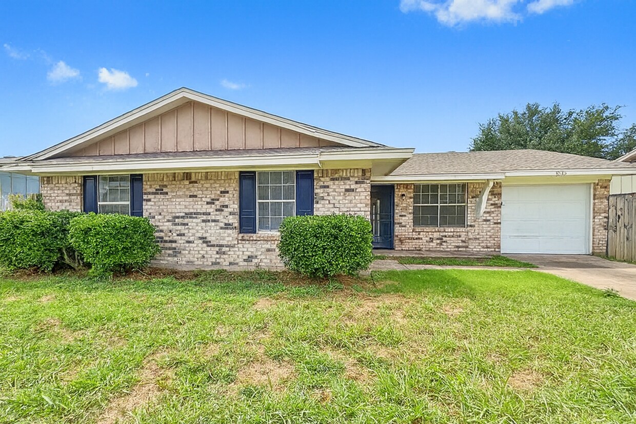 Primary Photo - Pet-Friendly 4BR/2BA Home w/ Garage & Fenc...