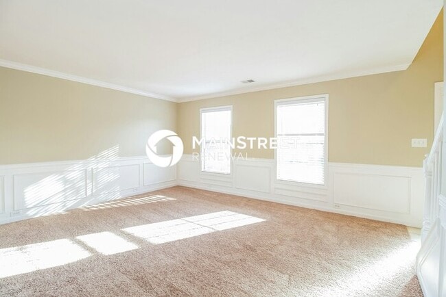 Building Photo - 4 Bedroom Pet-Friendly Home in Louisville, KY with Main Street Renewal