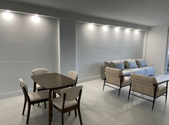 Foto del edificio - 10275 Collins Ave