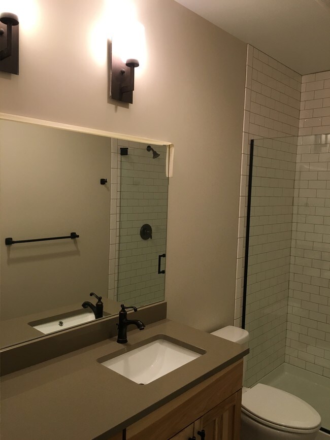 Foto del edificio - 2311 E John St