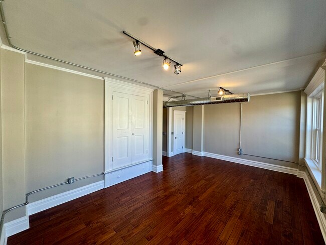 Foto del edificio - 92 S Main St