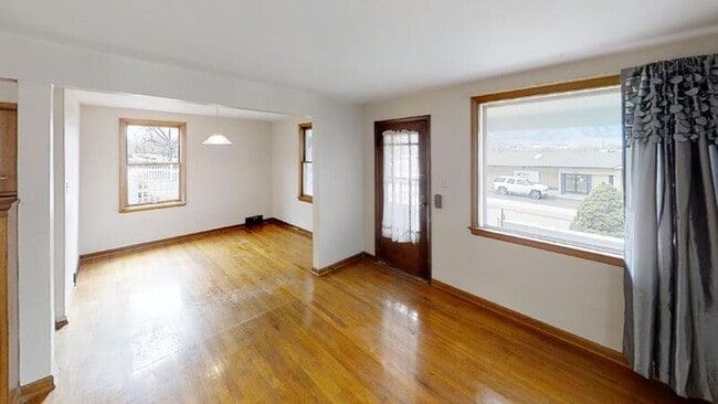 Building Photo - 327 S El Paso St