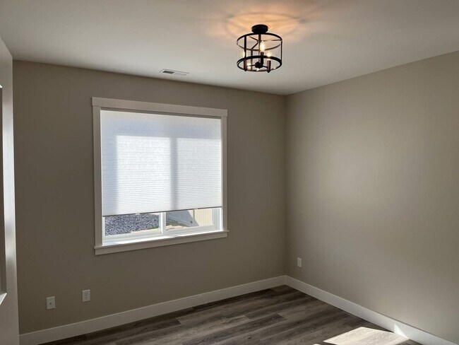 Foto del edificio - 2 bed, 2 bath newer construction Available...