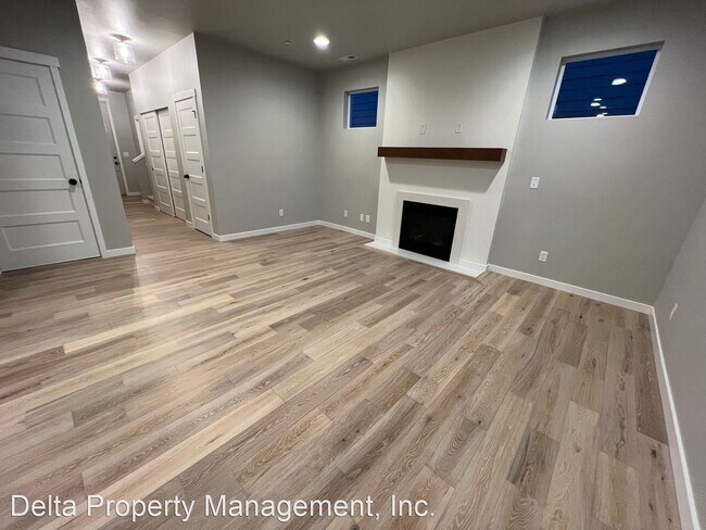 Foto del edificio - 5 br, 3.5 bath House - 8729 69TH PL NE