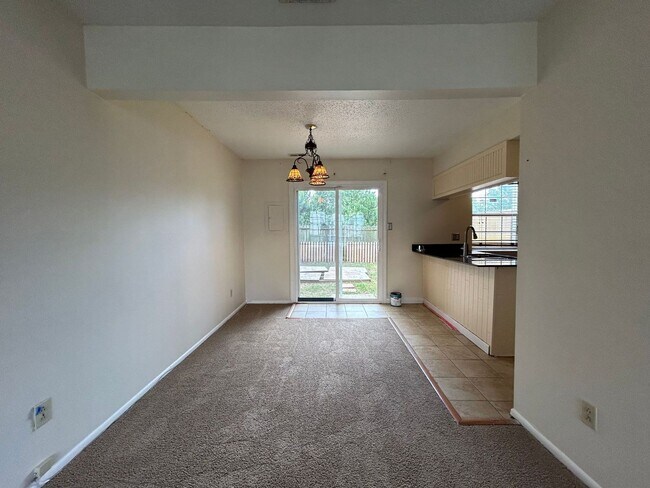 Foto del edificio - ? Move-In Ready 3BR Townhome | Ask About Our ZERO Deposit! ?