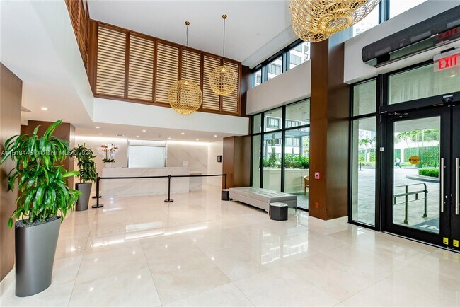 Foto del edificio - 540 Brickell Key Dr