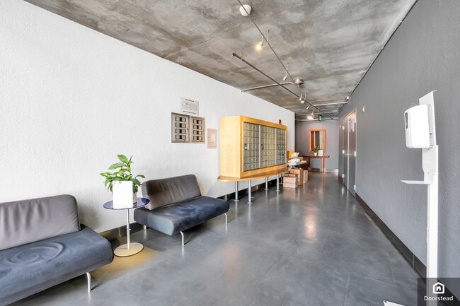 Building Photo - 77 Dow Pl