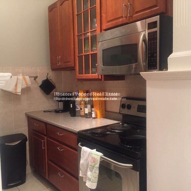 Building Photo - 70 Fenway