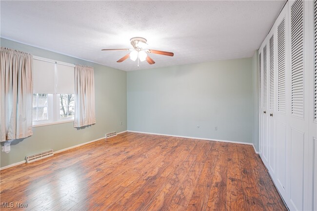 Building Photo - 472 Gresham Dr