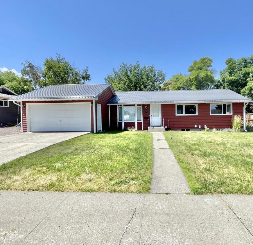 Primary Photo - 128 Fairway Dr
