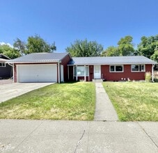 Building Photo - 128 Fairway Dr