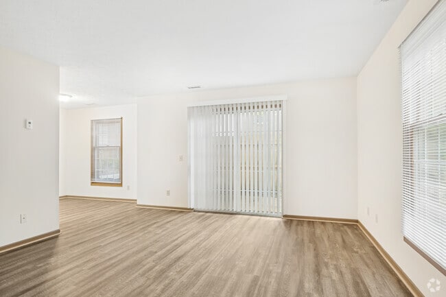 2BR, 2BA - 1,039SF - Living Room - Remington Station Townhomes