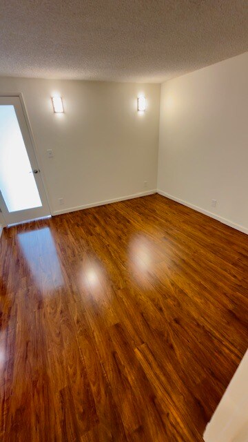 Dormitorio #37 - 659 S Cloverdale Ave