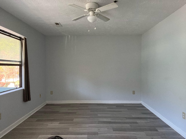 Building Photo - 1226 Shalom Dr