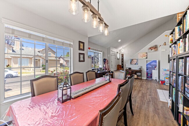 Foto del edificio - 907 Shadywood Cir