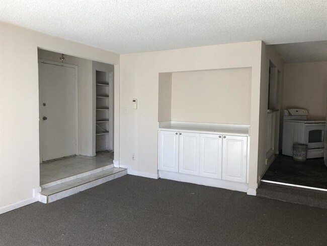 Building Photo - 3575 Oakvale Rd