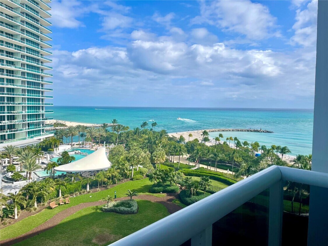 Primary Photo - 10275 Collins Ave