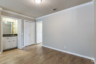 Building Photo - 5359 Fredericksburg Rd