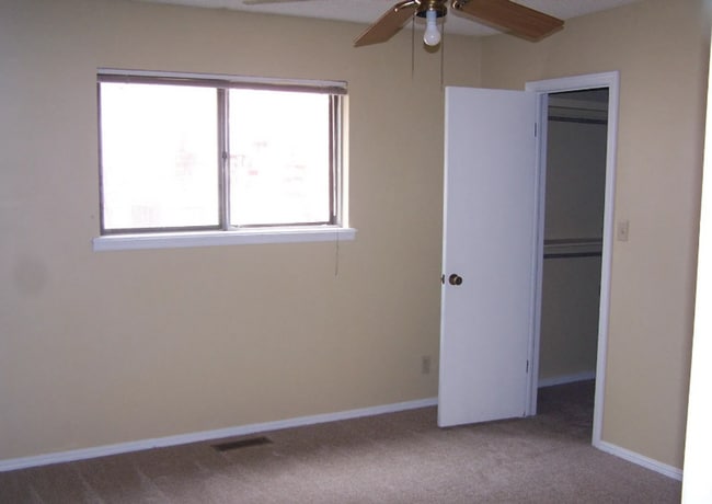 Building Photo - 3 Bed | 2 Bath in Central Tulsa!