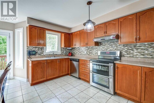 Building Photo - 37 Giotto Crescent