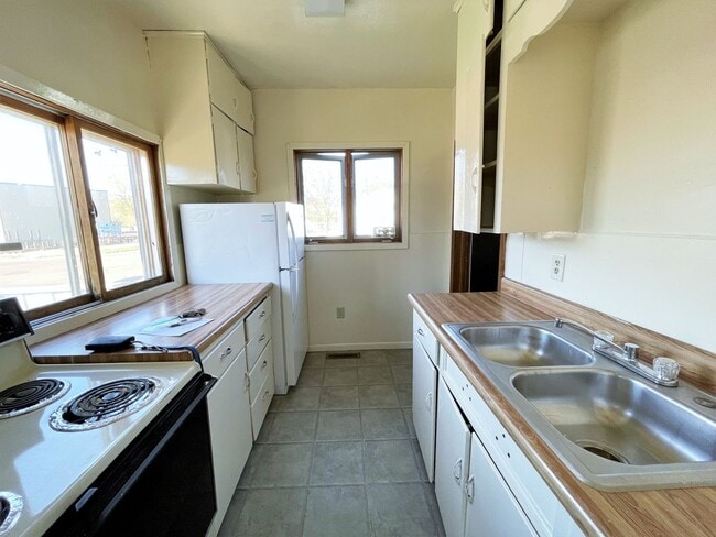 Foto del edificio - 122 W 9th Ave