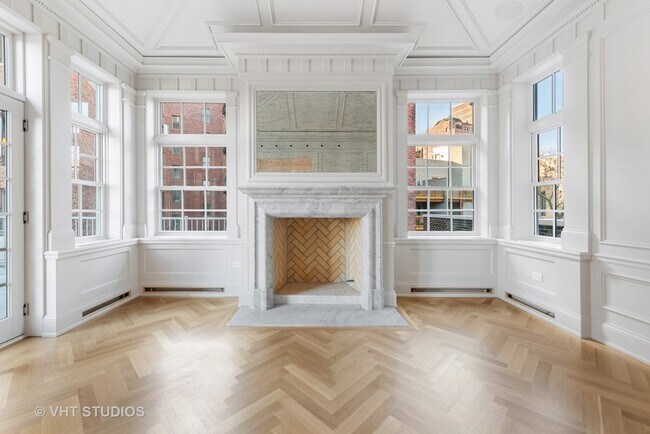 Building Photo - 2700 N Lakeview Ave