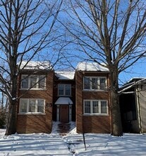 Building Photo - 905 N Sheridan Rd