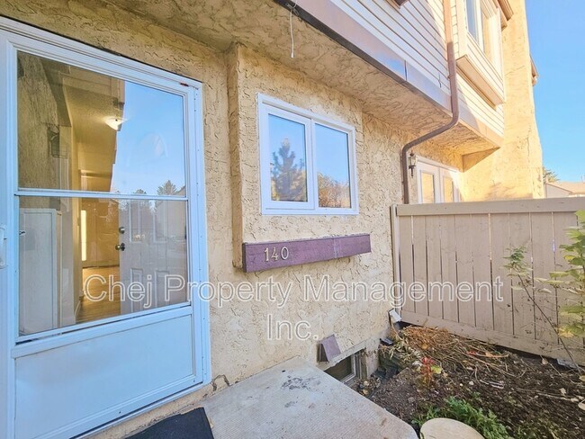 Photo du bâtiment - 140 Royal Terrace NW