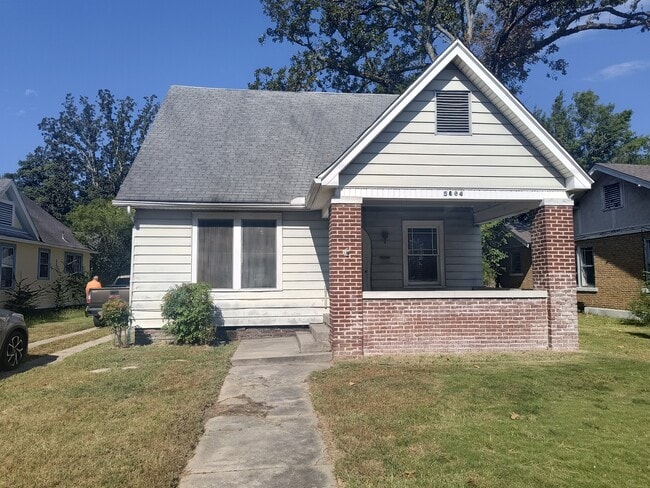 Building Photo - 2804 S Cherry St