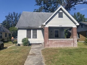 Building Photo - 2804 S Cherry St