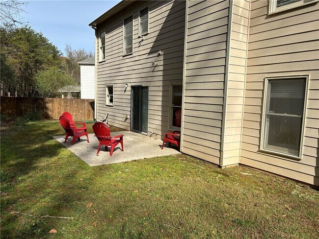 Foto del edificio - 150 Foe Creek Ct