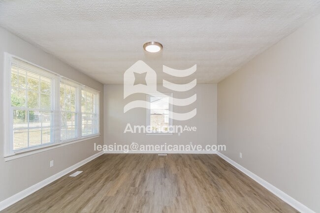Building Photo - 185 Sandclay Dr