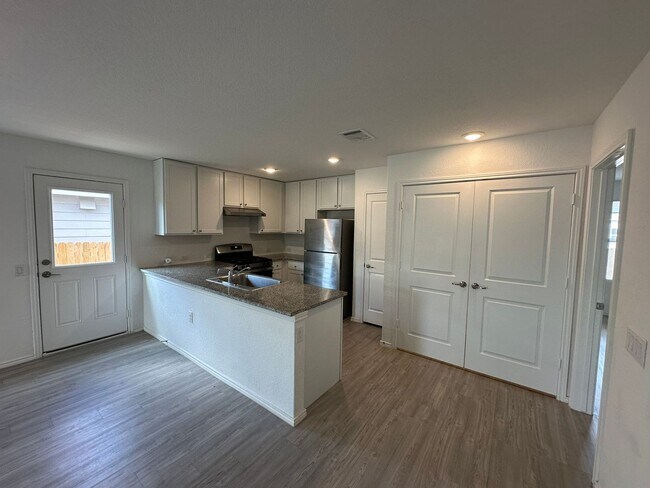 Building Photo - 3-BEDROOM IN WHISPER FALLS
