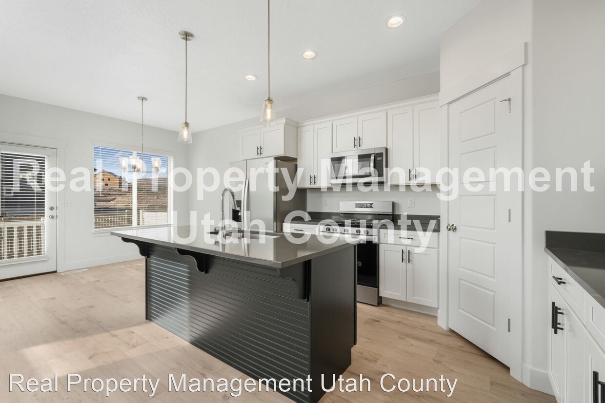Primary Photo - 3 br, 2.5 bath House - 971 N Ledger Drive
