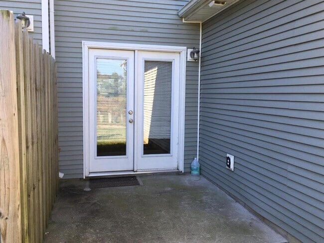 Building Photo - 158 Abbey Rd