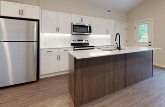 Building Photo - 933 Taylor Ave