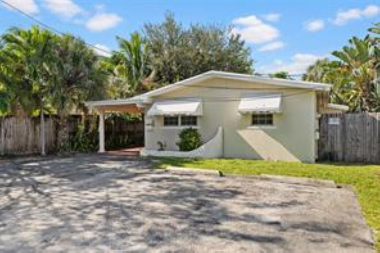Foto principal - 1017 NE 23rd Dr
