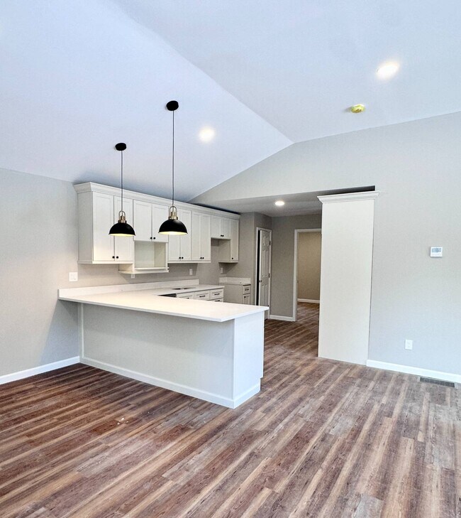 Foto del edificio - 521 Middleline Rd