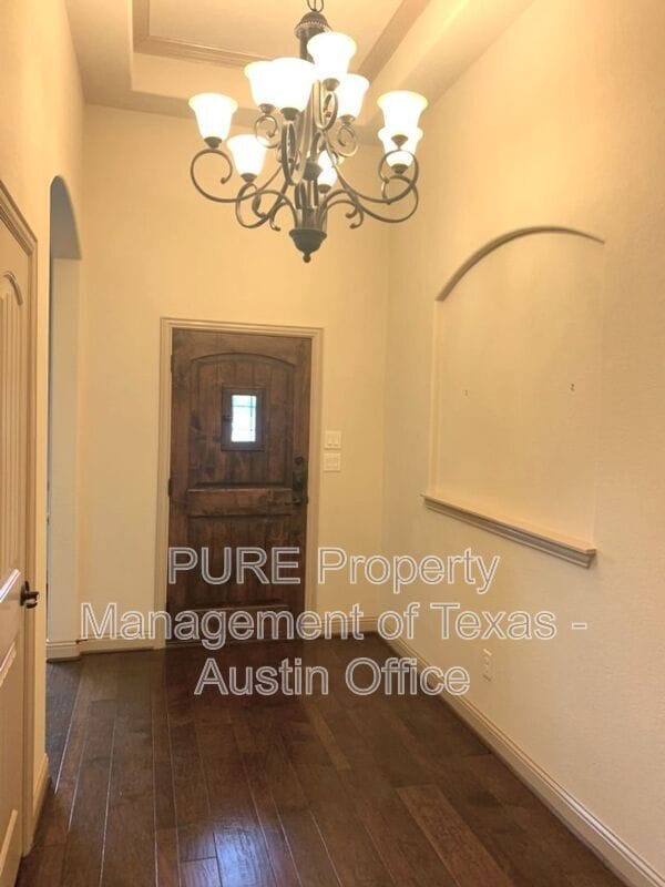 Building Photo - 105 Silver Trail