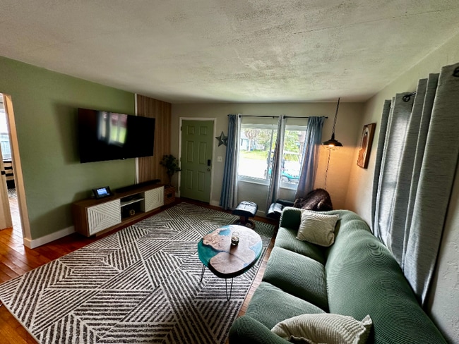 Building Photo - 5845 27th Ave S