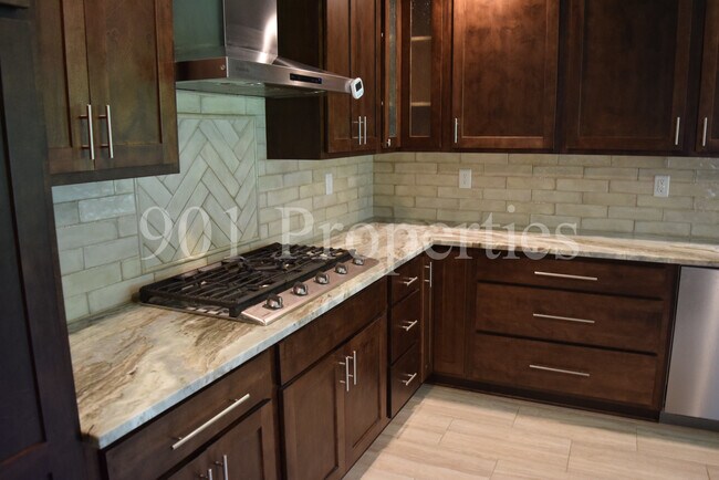 Foto del edificio - 598 Greenbank Dr