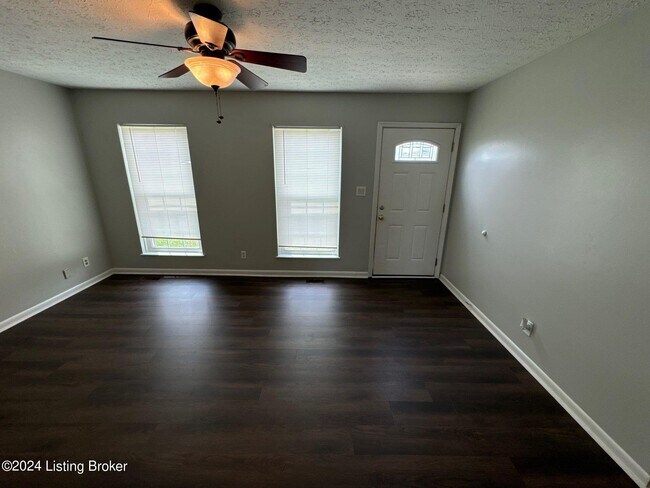 Foto del edificio - 5505 Baywood Dr