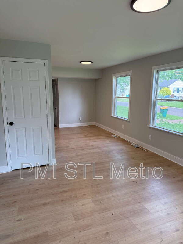 Building Photo - 10432 Balmoral Dr