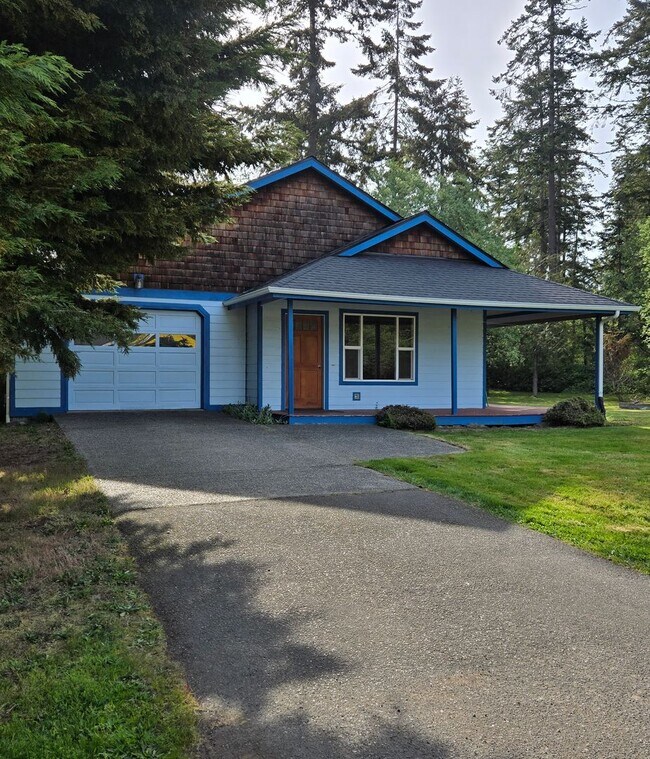 Building Photo - 3 Bed, 2 Bath Craftsman Style Home - Great Location in Port Townsend!