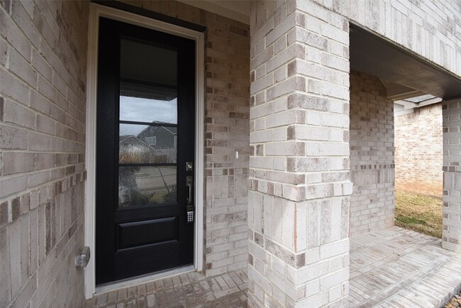Building Photo - 6303 Golden Seaton Dr