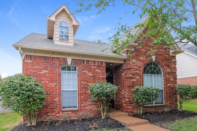 Building Photo - 8645 Valmont Cir
