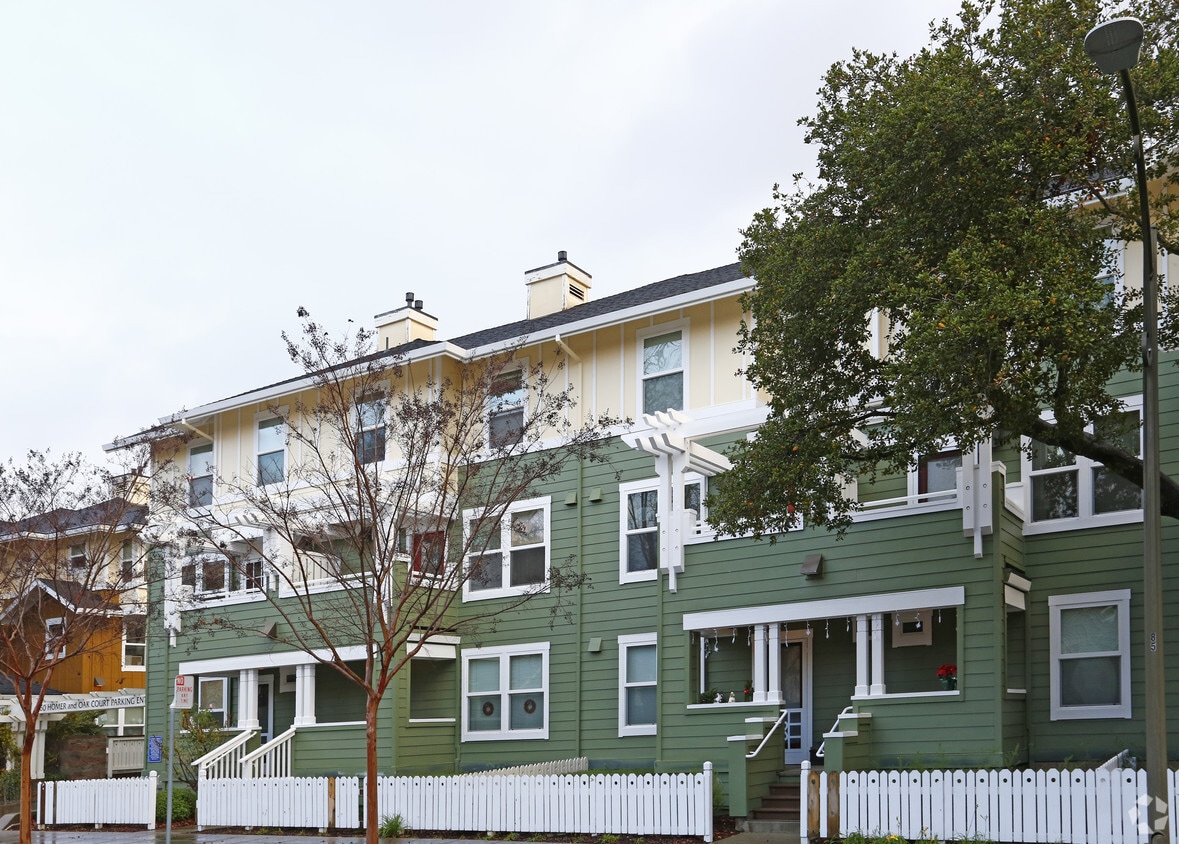 Building Photo - Oak Court Apartments