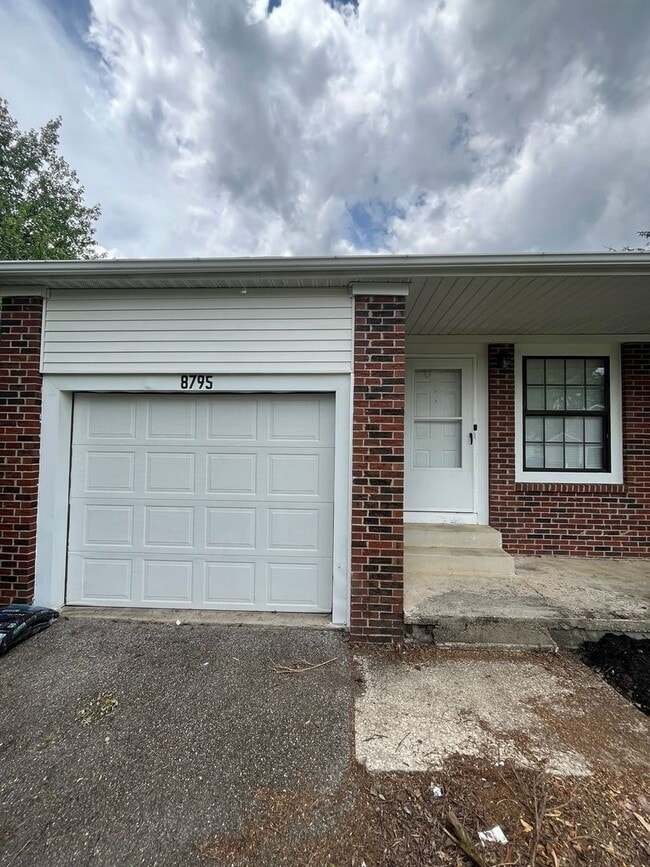 Building Photo - 8795 Creve Coeur Ln
