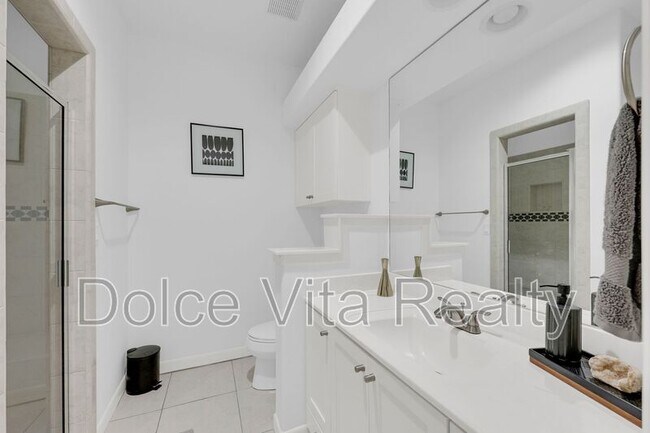 Foto del edificio - 612 E Thornhill Ave