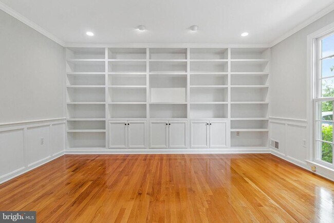 Foto del edificio - 9803 Spring Ridge Ln
